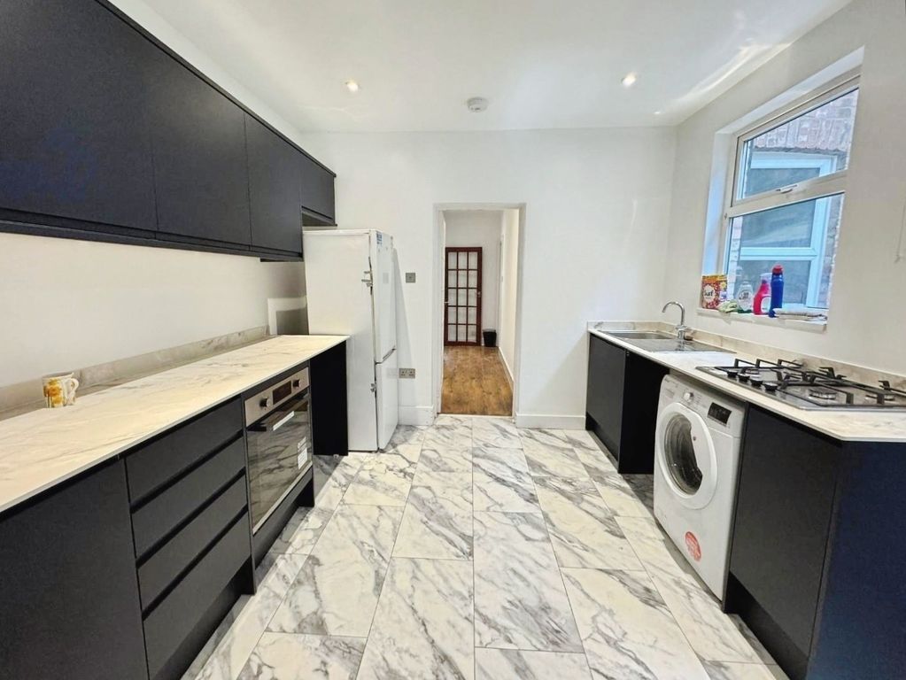 Property photo 1 of 17 Pbox-Kitchen-343457.Jpg