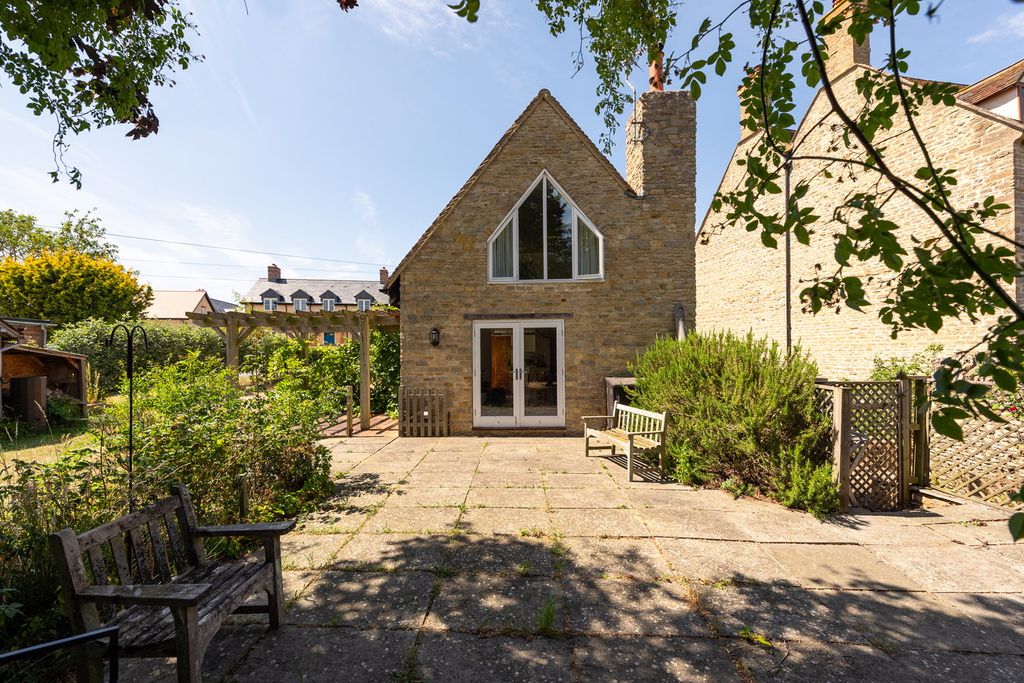 Property photo 1 of 32