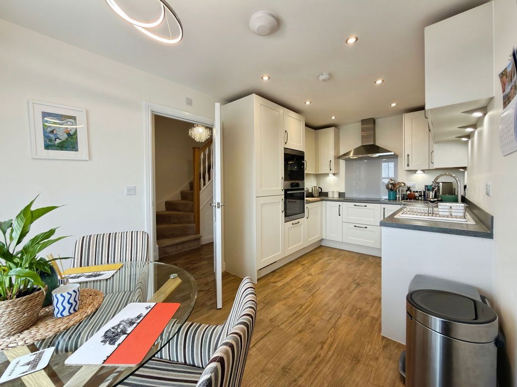 Property photo 2 of 28