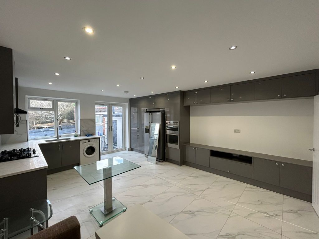 Property photo 3 of 15 Gallery