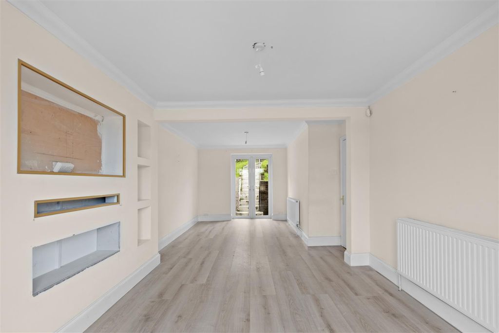 Property photo 2 of 17 Living/Dining Room