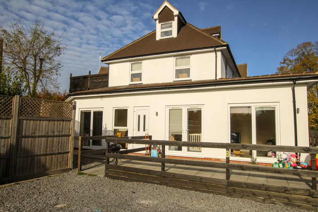 Property photo 2 of 11 Flat Entrance