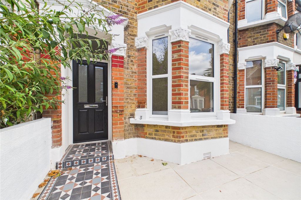 Property photo 1 of 37 Picture No. 04