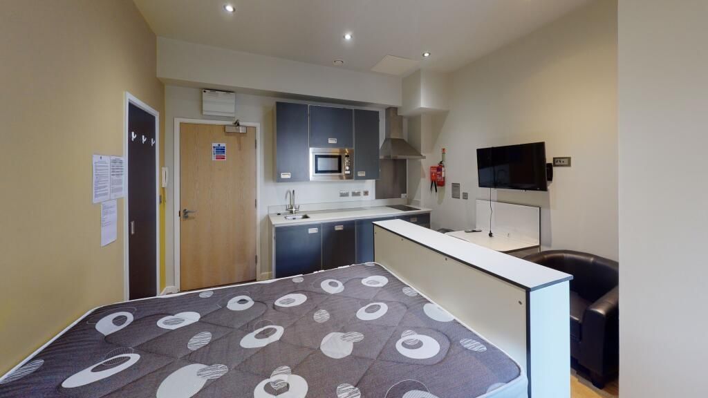 Property photo 1 of 3 A Well-Maintained Bedroom Featuring A Double Bed, ...