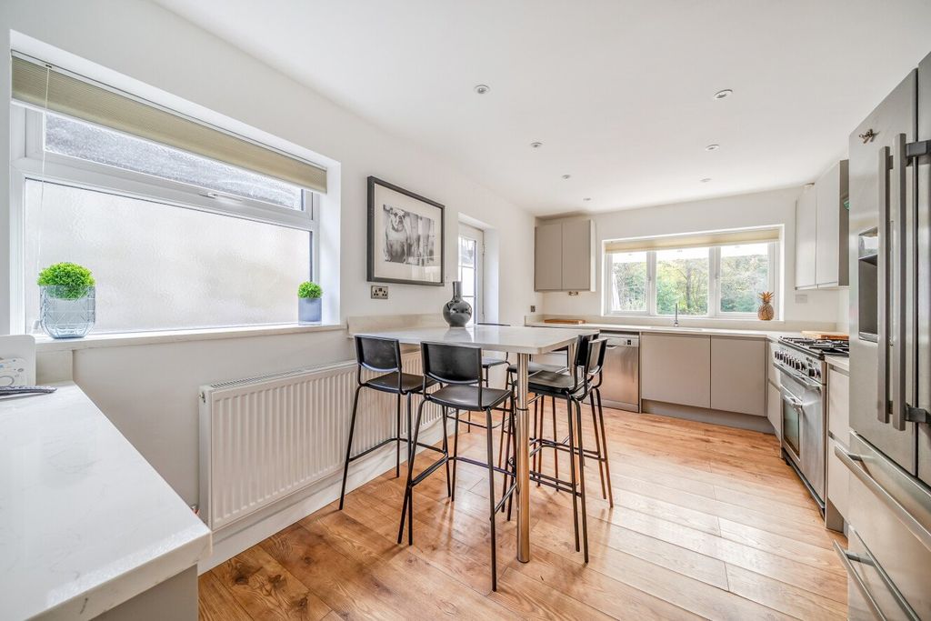 Property photo 2 of 29 Picture No. 61