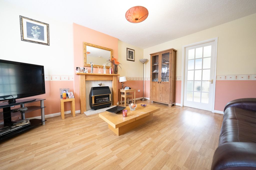 Property photo 3 of 16 Dsc03577