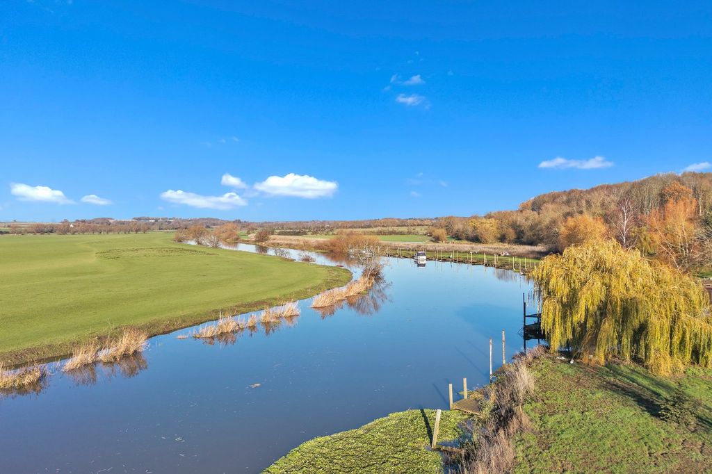 Property photo 2 of 29