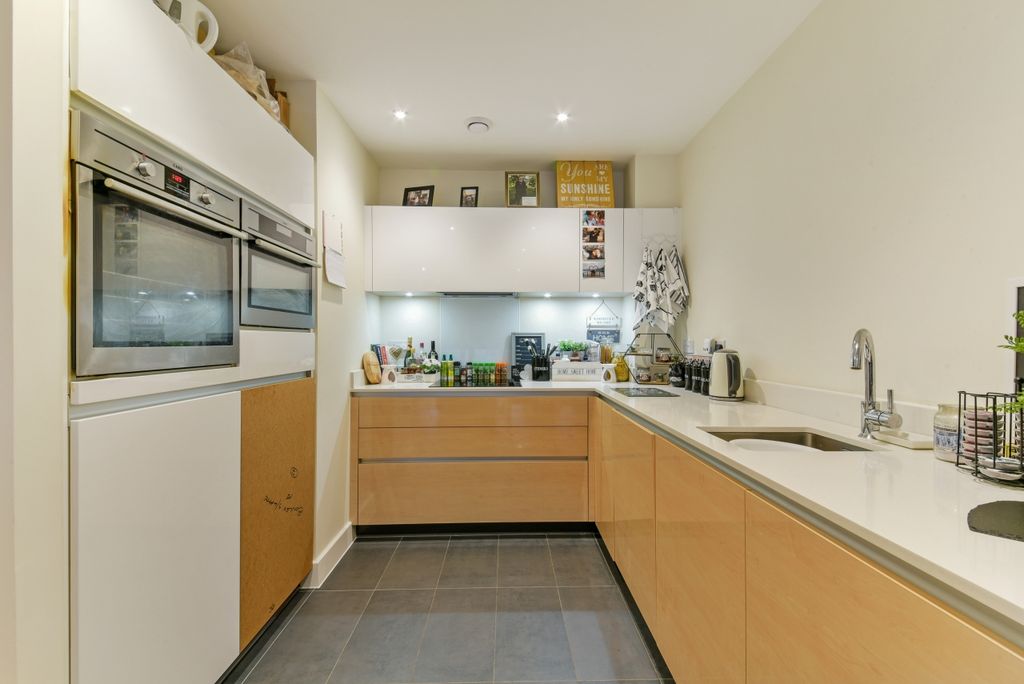 Property photo 3 of 10 Kitchen