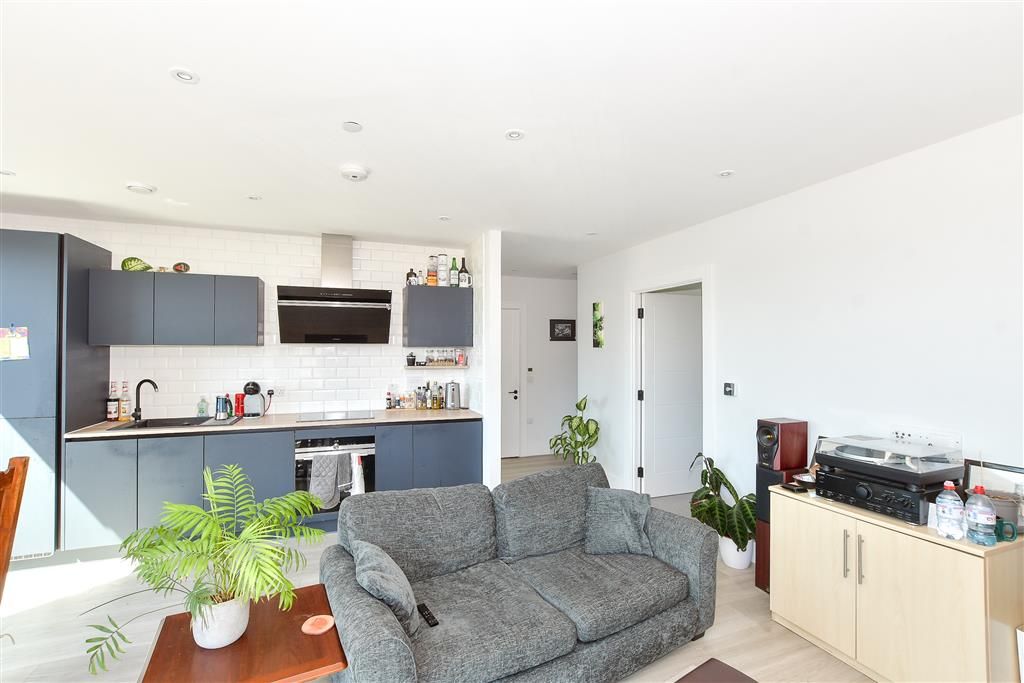 Property photo 3 of 11 Kitchen/Lounge