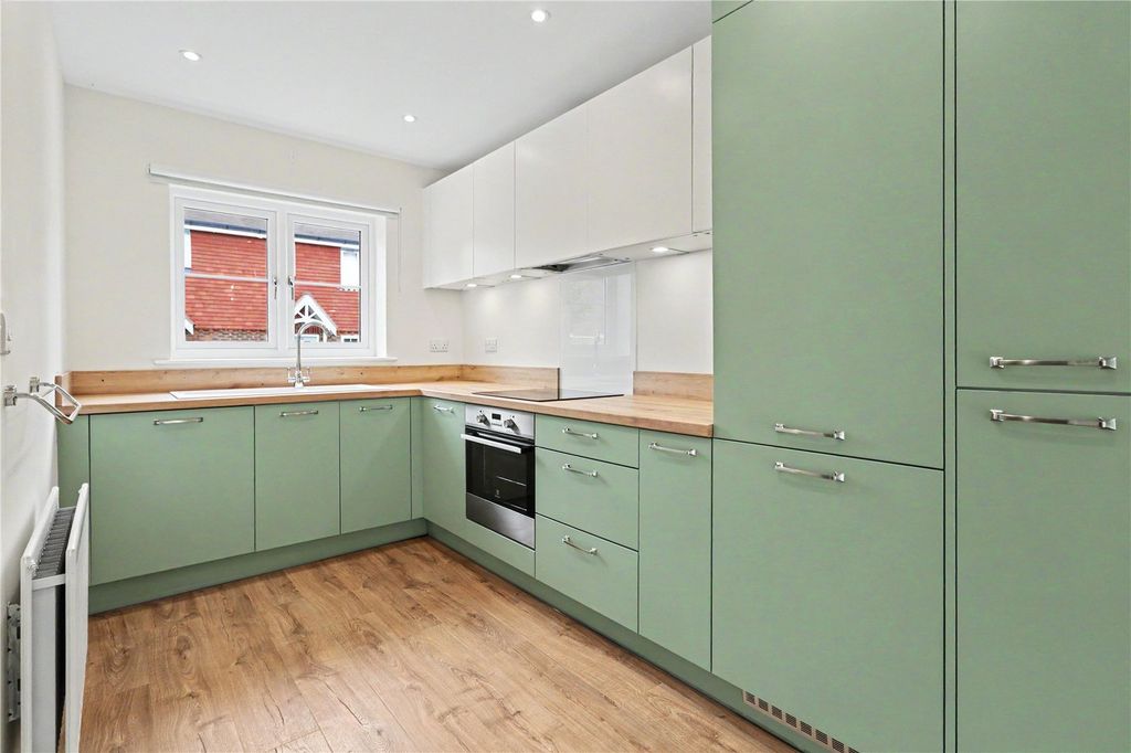Property photo 2 of 10 Kitchen