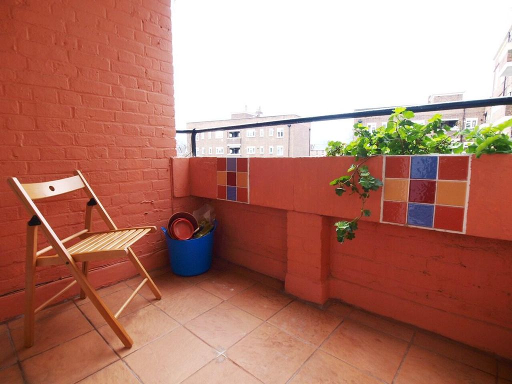 Property photo 3 of 7 Balcony