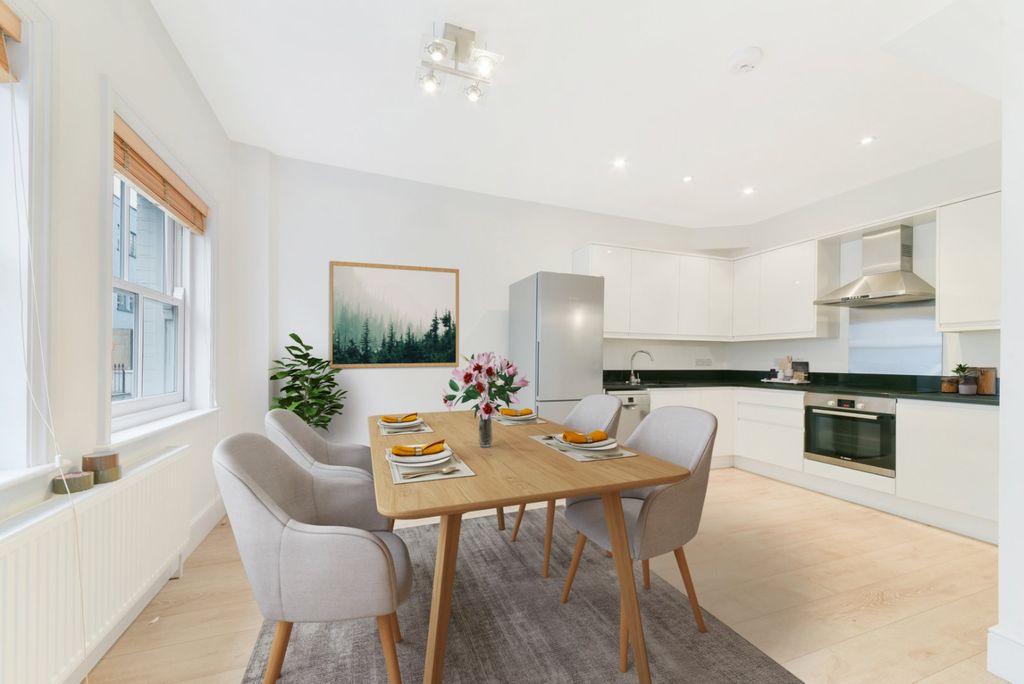 Property photo 3 of 11 Ground Floor