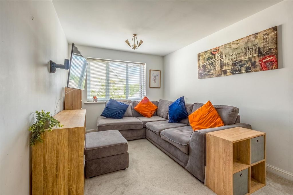 Property photo 2 of 13 19 Princess Court-5.Jpg