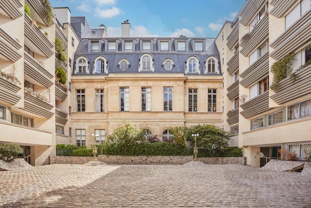 Property photo 1 of 12 Paris 7th – Bon Marché