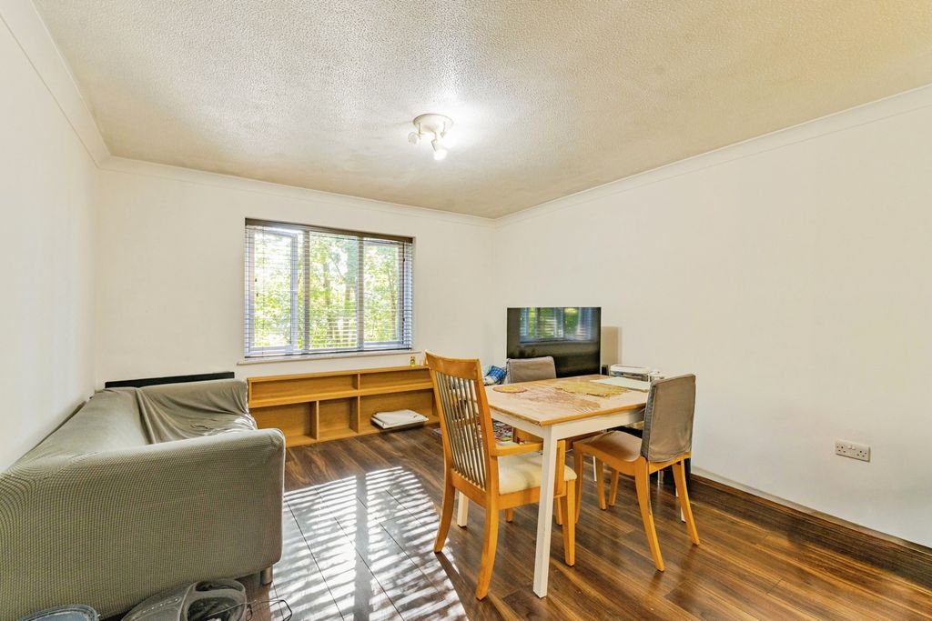Property photo 3 of 12 Pbox-Img.Jpg
