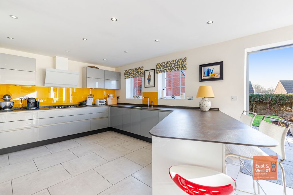 Property photo 2 of 24 A12 - 10 Veysey Close, Exeter - 251203