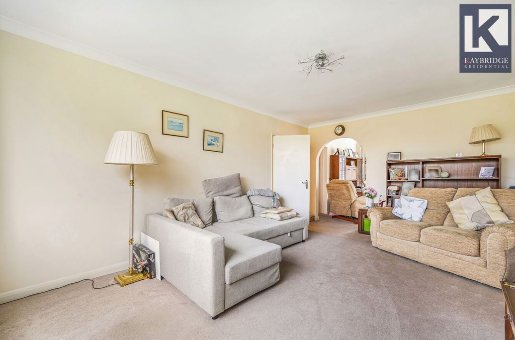 Property photo 3 of 12 Sandown Lodge