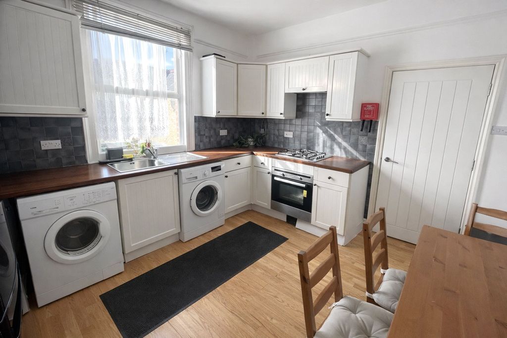 Property photo 3 of 7 Kitchen Dining Room