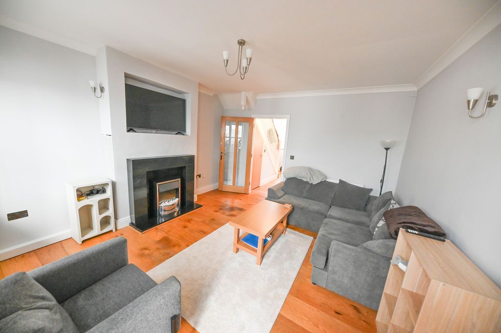 Property photo 3 of 10 Photo 8