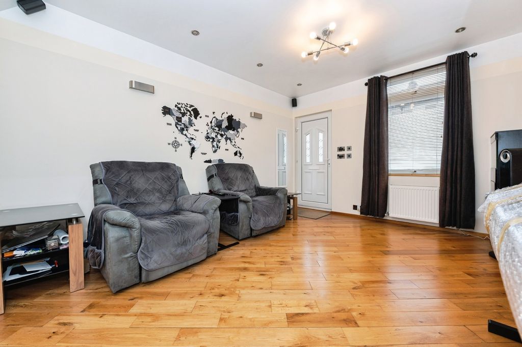 Property photo 2 of 20 Pbox-Img.Jpg