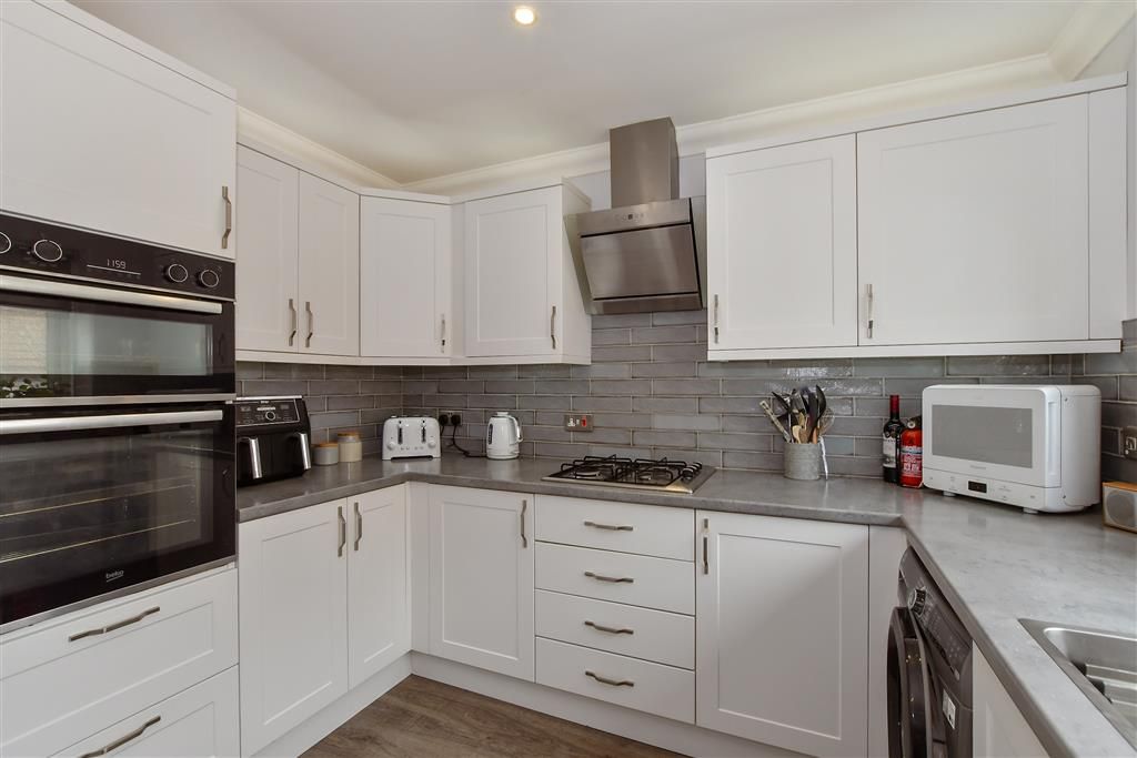 Property photo 3 of 13 Kitchen