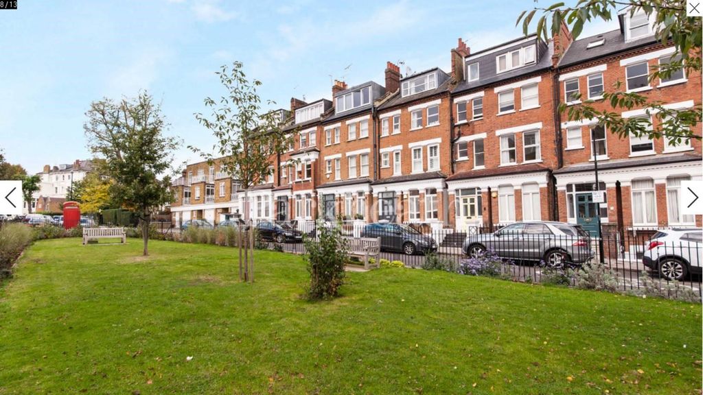 Property photo 3 of 8 Communal Gdn.Jpg