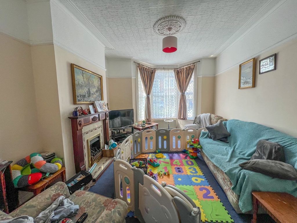 Property photo 3 of 12