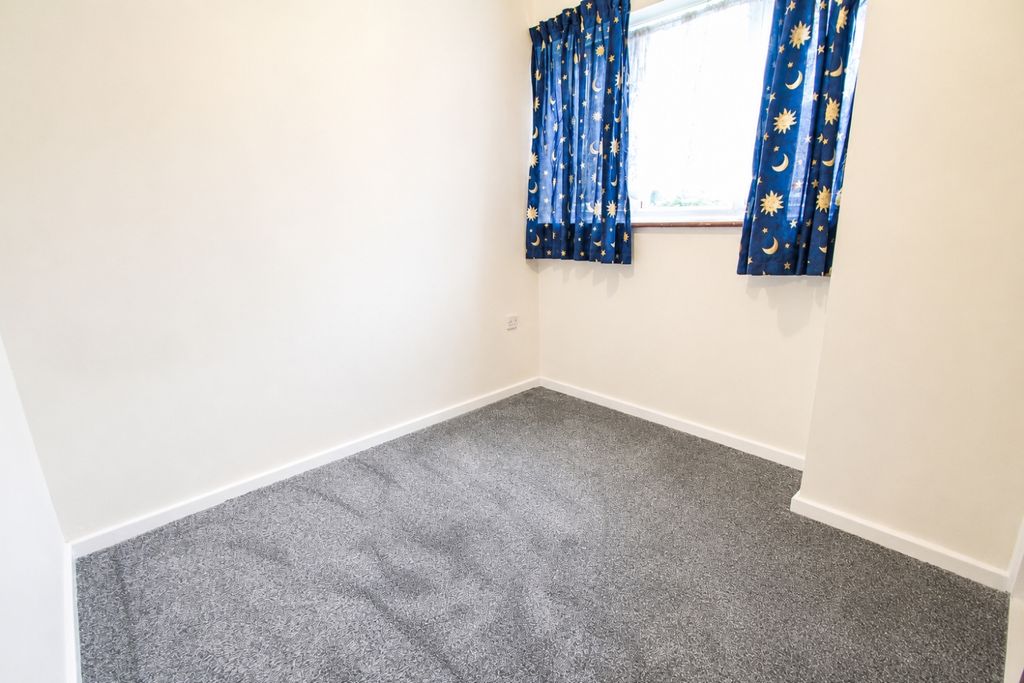 Property photo 3 of 4 10 Arthur Street Bedroom