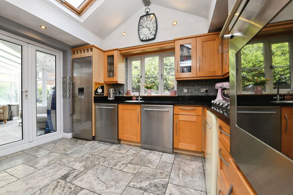 Property photo 2 of 20