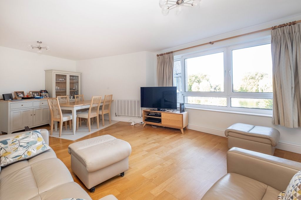 Property photo 1 of 17 York-Court-The-Al...
