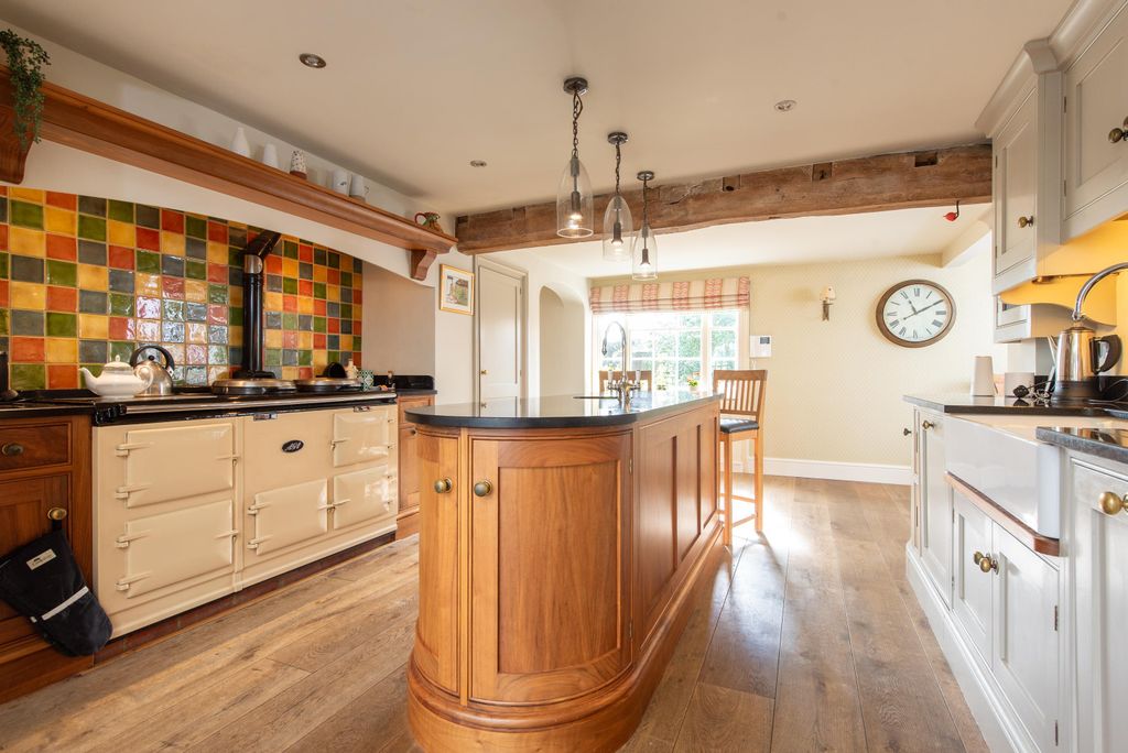 Property photo 3 of 39 Image