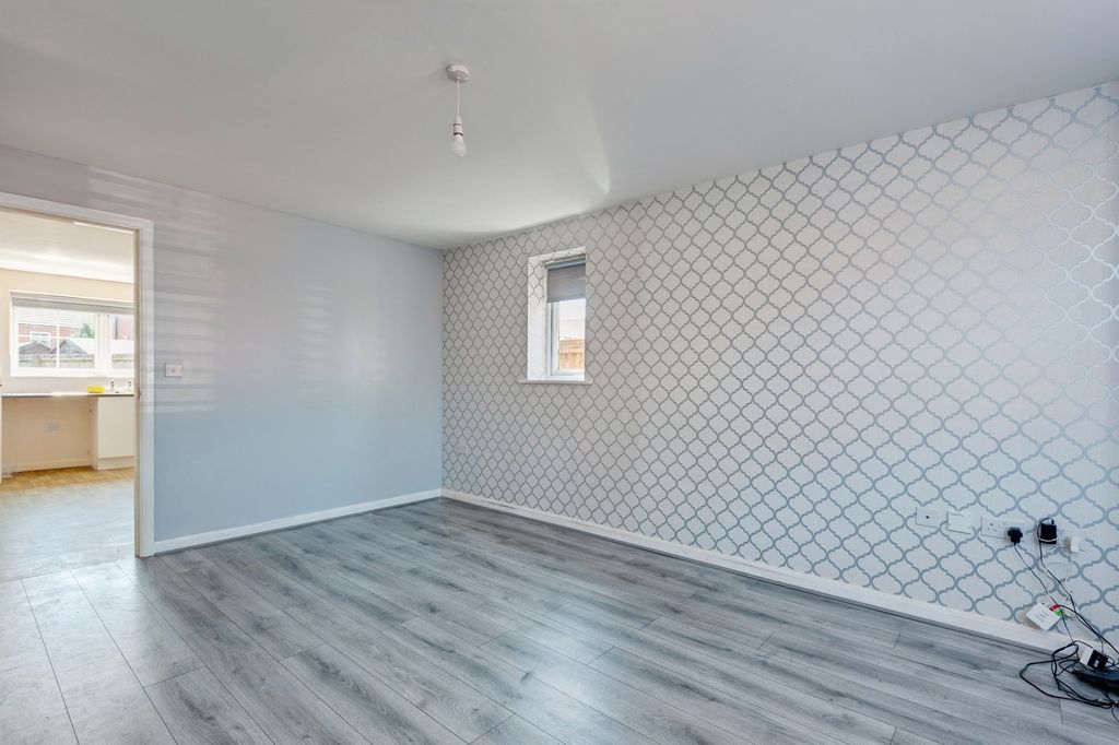 Property photo 3 of 18 Pbox-Img.Jpg