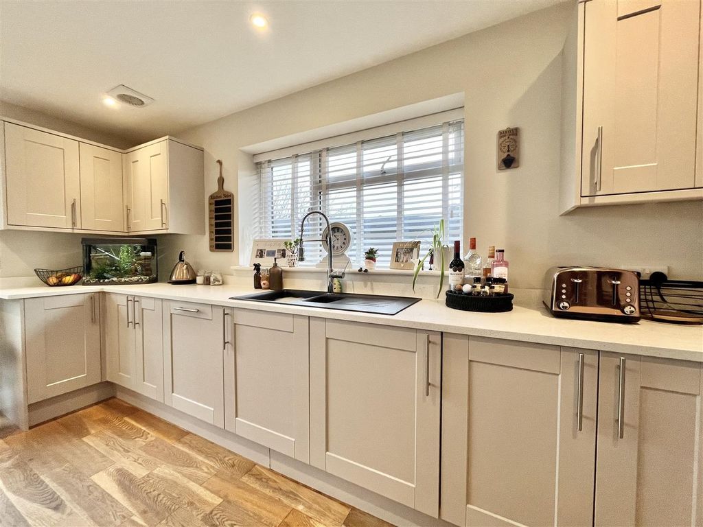 Property photo 2 of 25