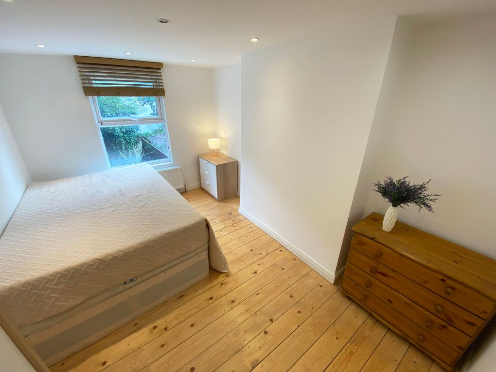 Property photo 3 of 11 Room C