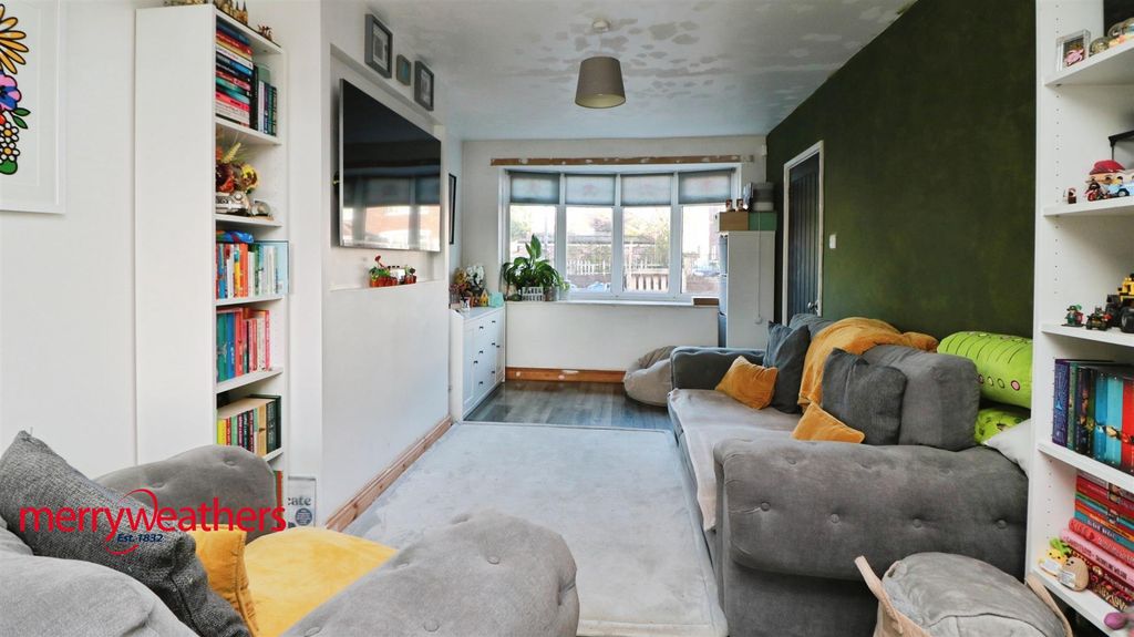 Property photo 2 of 17 Lounge / Diner