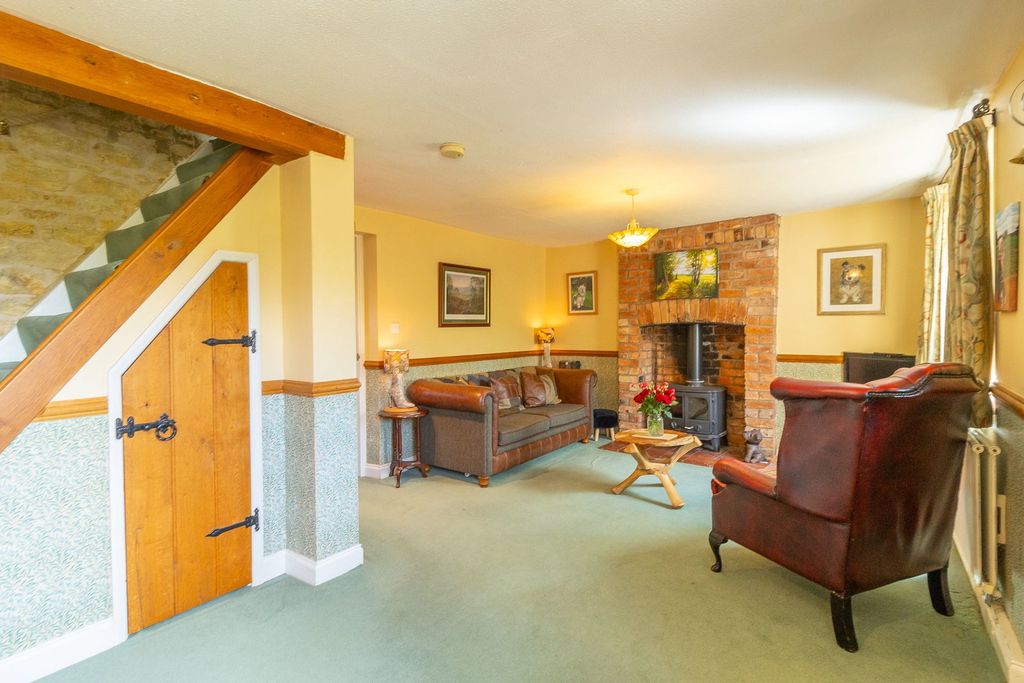 Property photo 3 of 28