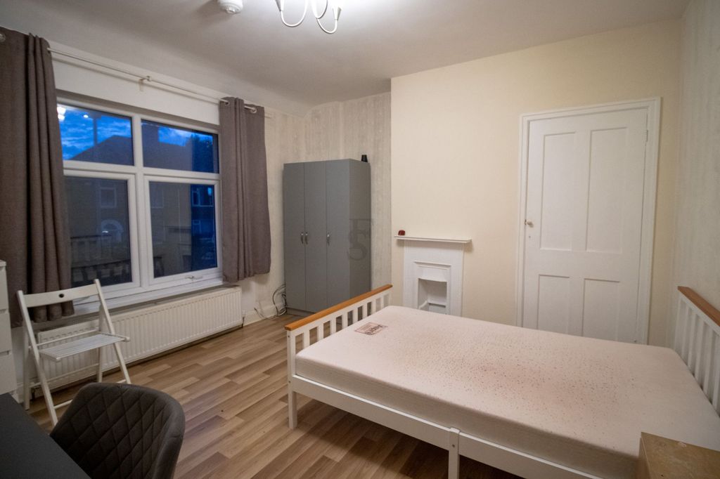 Property photo 3 of 6