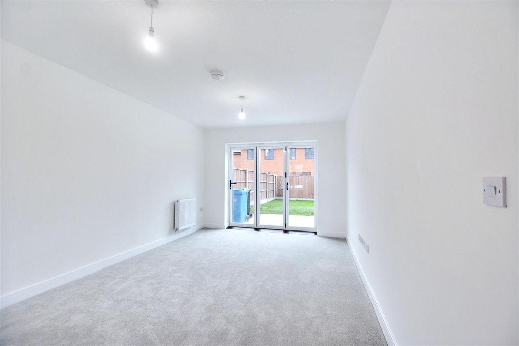 Property photo 3 of 20 Lounge_1.Jpeg