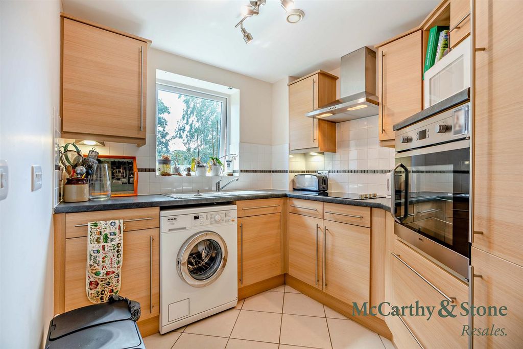 Property photo 3 of 36 8700557-Interior20-800.Jpg