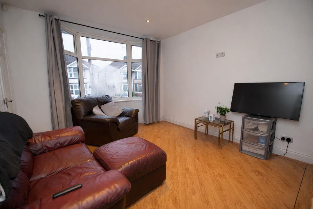 Property photo 3 of 9 Lounge