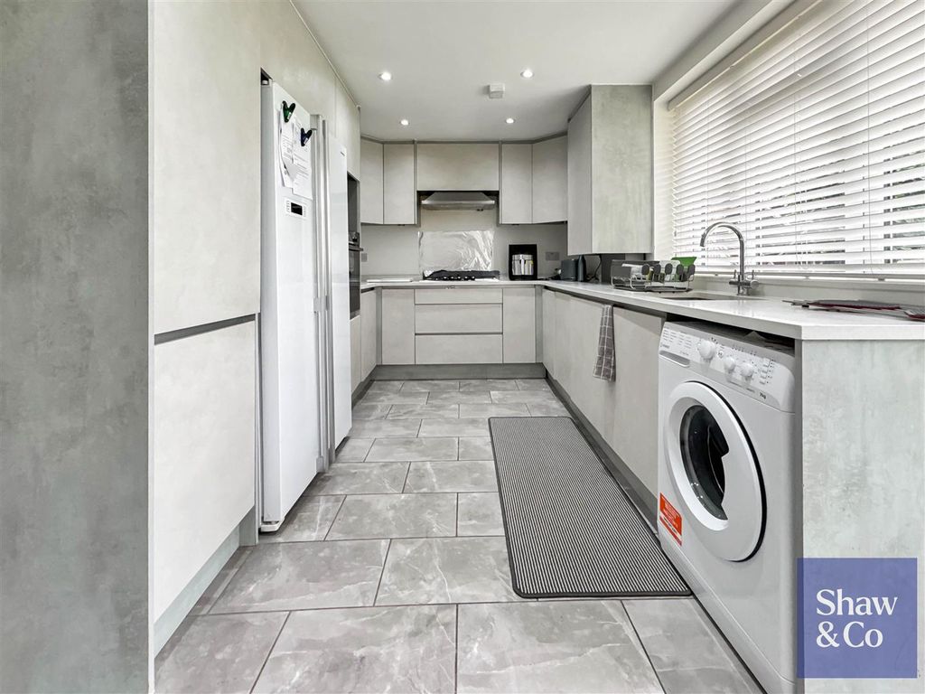 Property photo 3 of 15 Kitchen.Jpeg