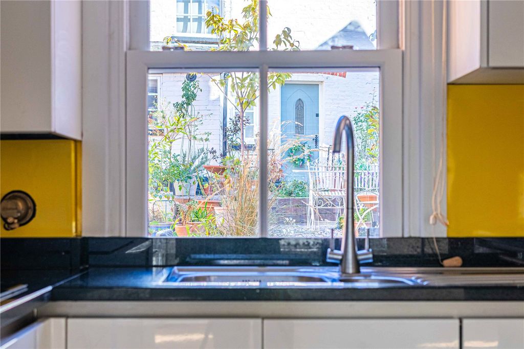 Additional image 11 of 4 bed terraced house to rentThe Old Bakery, Grange Road, Letchmore Heath WD25