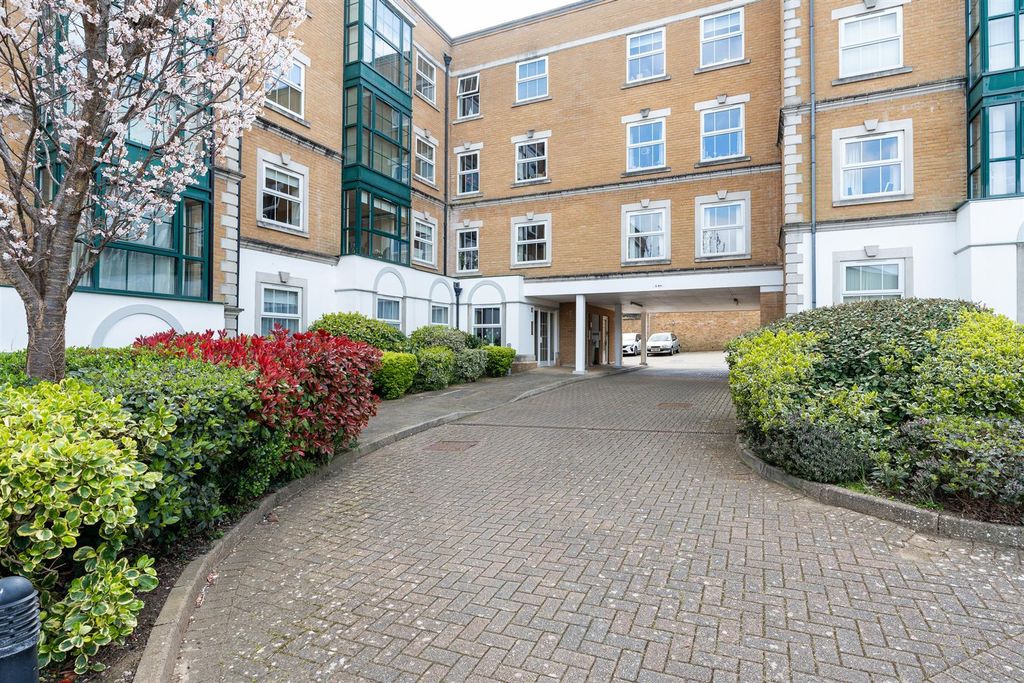 Property photo 1 of 10 Front