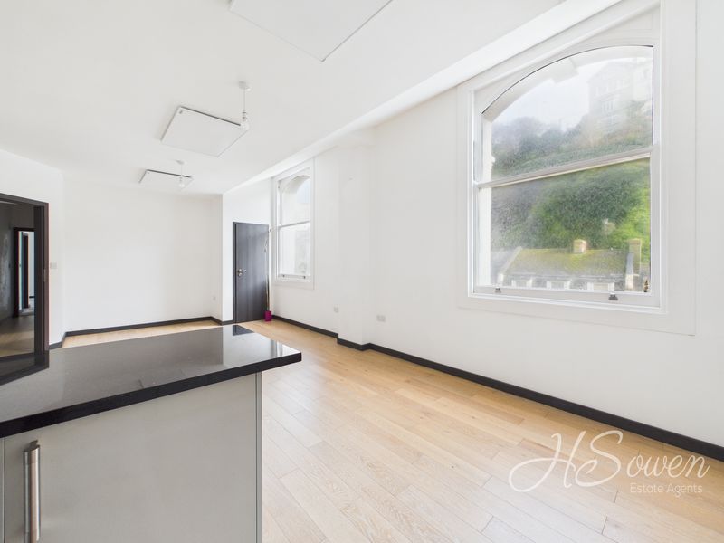 Property photo 3 of 10 Photo 11