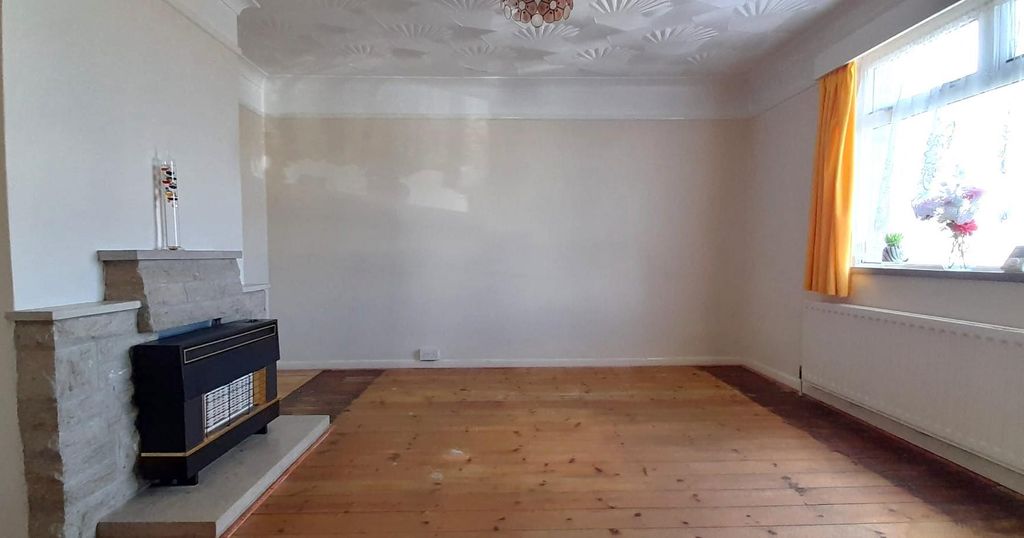 Property photo 3 of 18 4303 Newlounge.Jpg