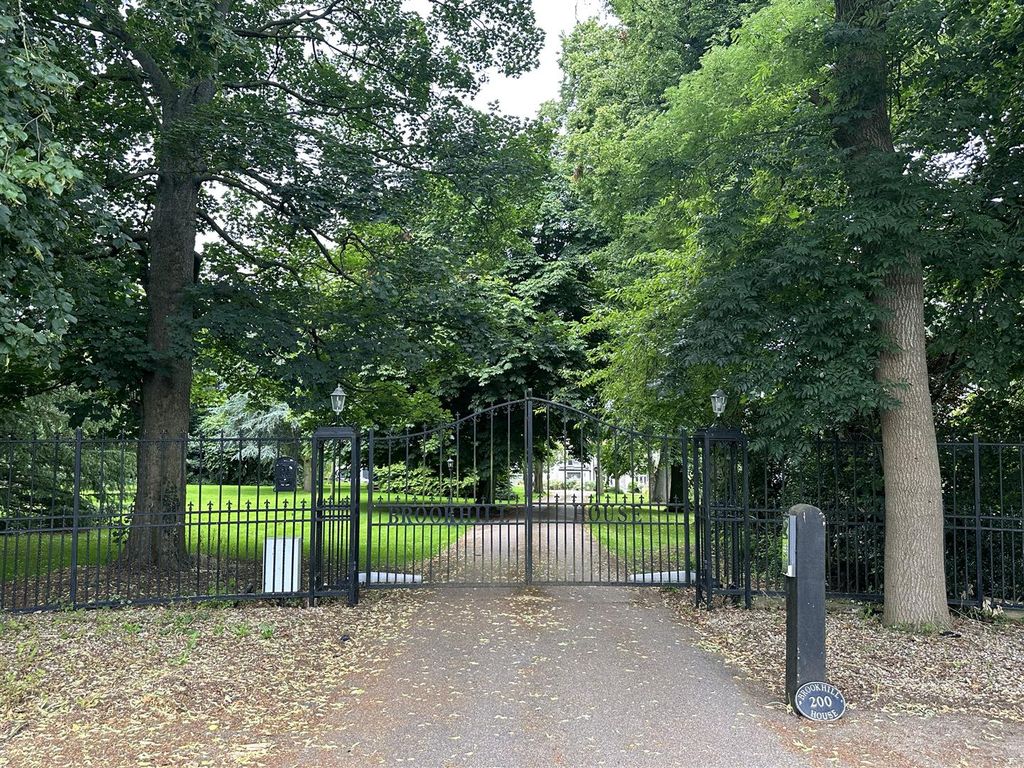 Property photo 2 of 16 Img_8126.Jpg