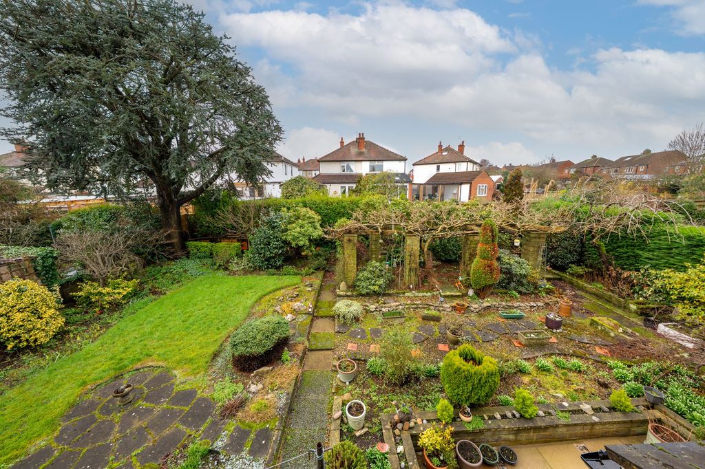 Property photo 3 of 28