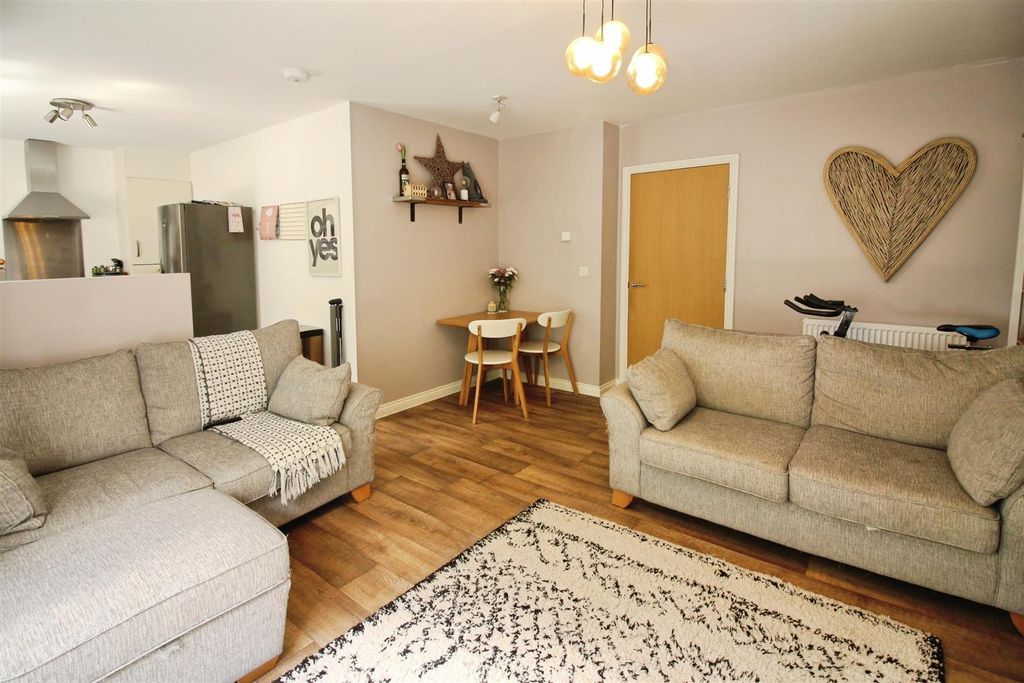 Property photo 3 of 10 Living Room
