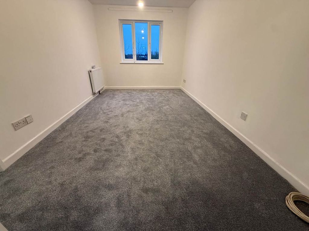 Property photo 3 of 9 Living Room