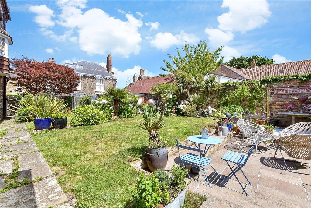 Property photo 3 of 17 Front Garden